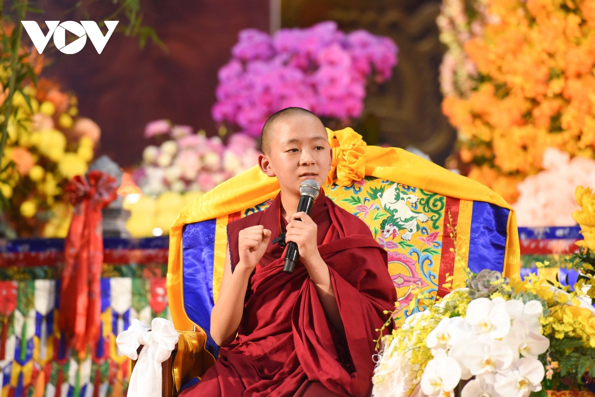 bien nguoi do ve bac ninh nghe hoang ton vairochana rinpoche tai chua hung phuc hinh anh 5
