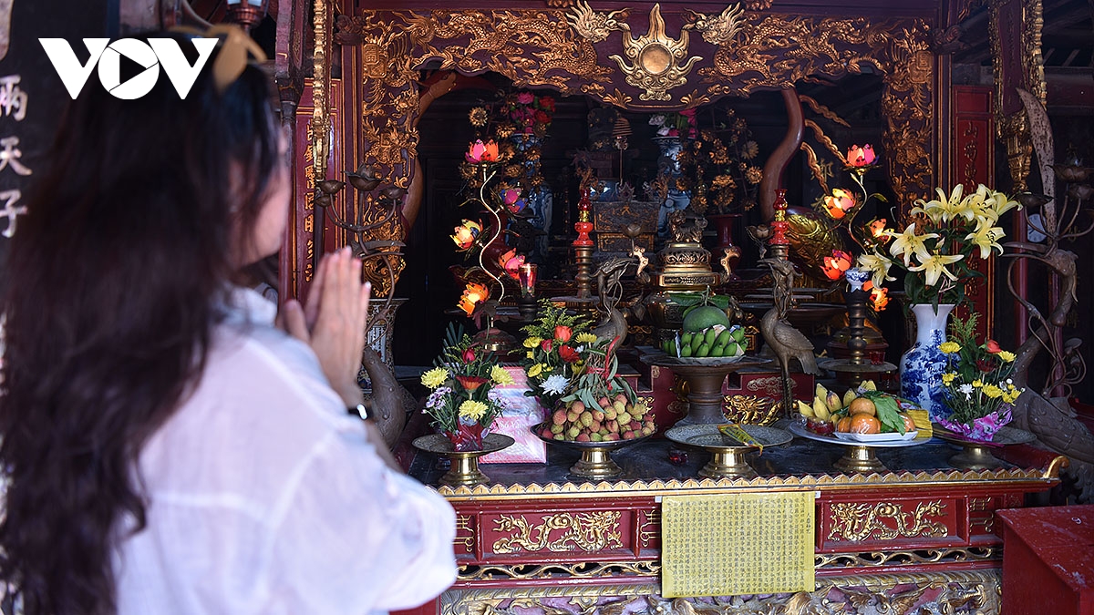 Doc dao ngoi chua co khong co nha su o lang khoa bang hanh thien, ninh binh hinh anh 13