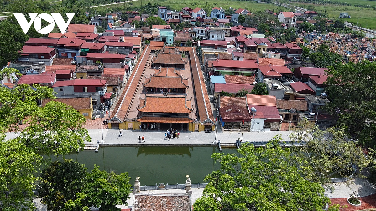 Doc dao ngoi chua co khong co nha su o lang khoa bang hanh thien, ninh binh hinh anh 18