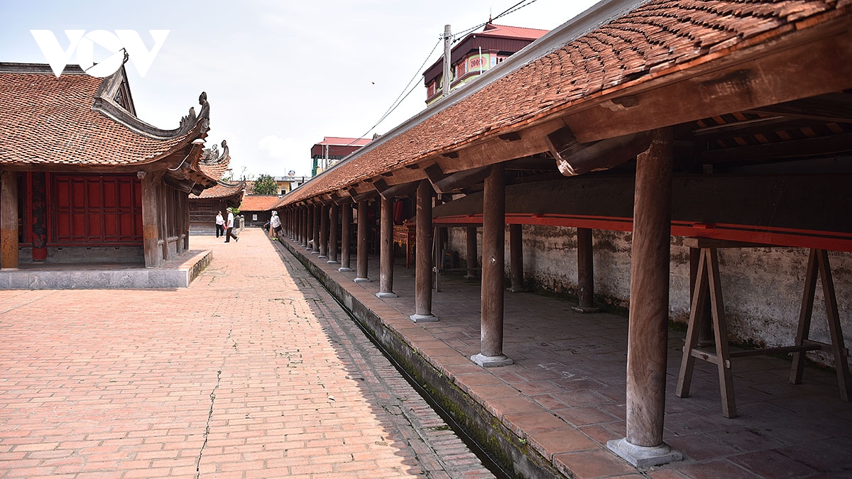 Doc dao ngoi chua co khong co nha su o lang khoa bang hanh thien, ninh binh hinh anh 5