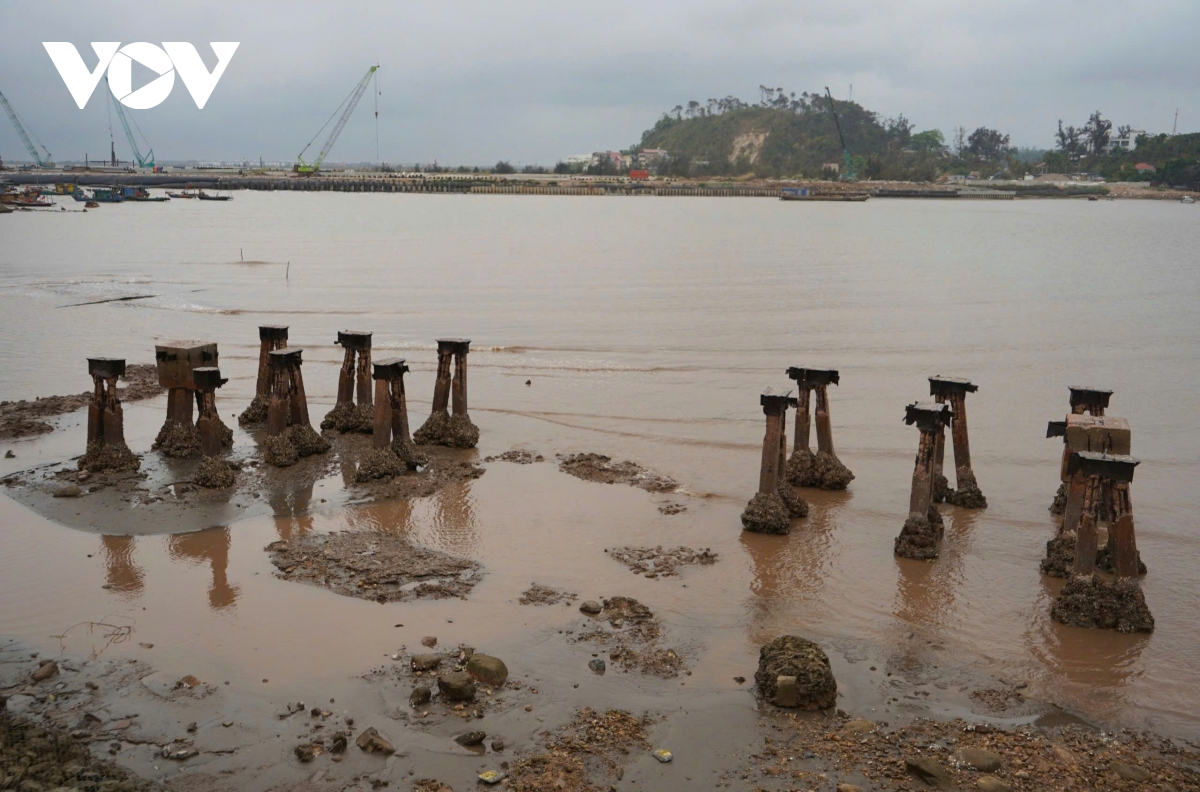 tu ben tau khong so den cang bien hien dai hai phong noi dai hanh trinh tren bien hinh anh 2