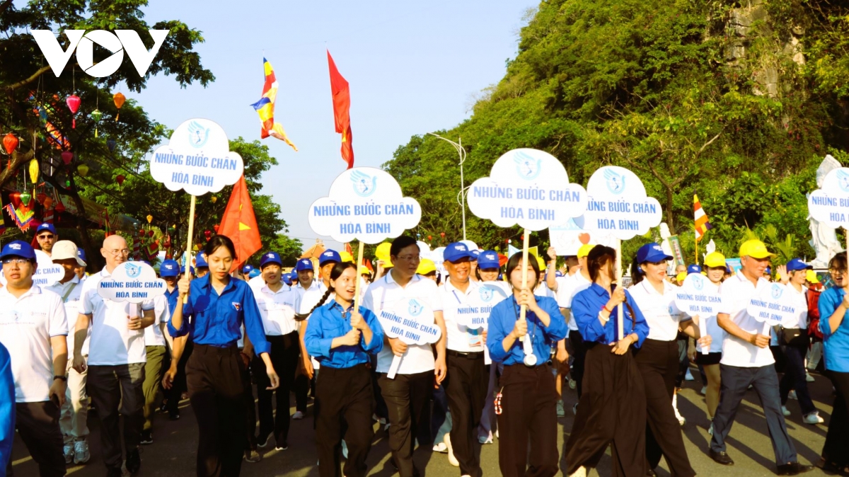 hon 600 nguoi di bo nhung buoc chan hoa binh o Da nang hinh anh 2