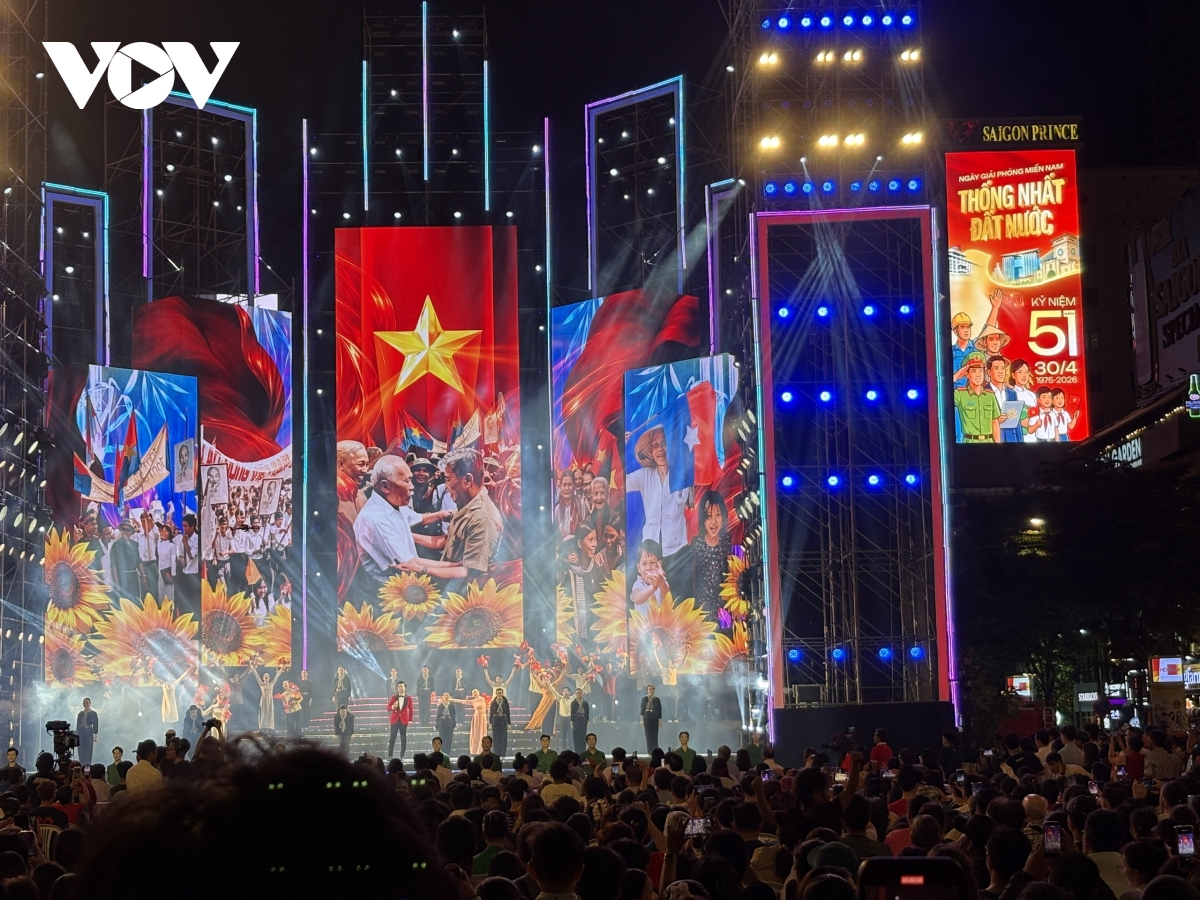 xuc dong, tu hao chuong trinh nghe thuat ky niem 51 nam thong nhat dat nuoc hinh anh 1