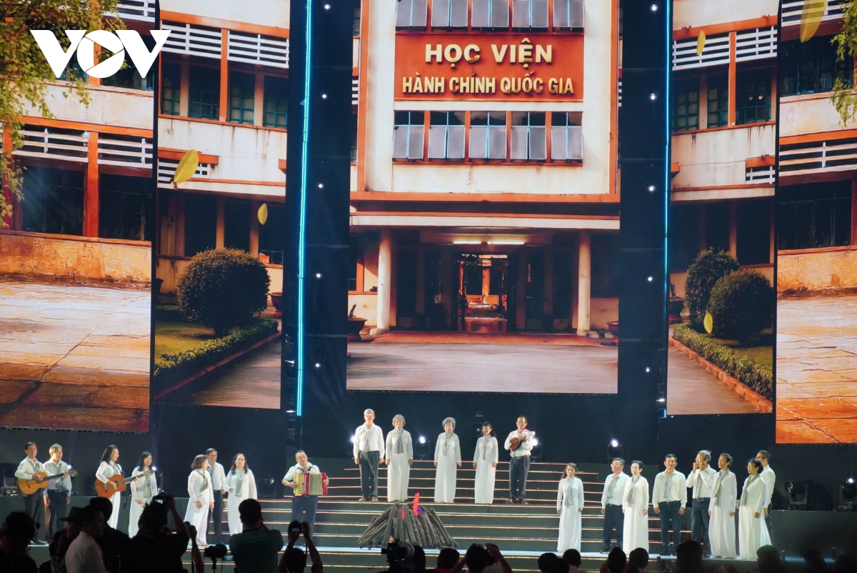 xuc dong, tu hao chuong trinh nghe thuat ky niem 51 nam thong nhat dat nuoc hinh anh 3