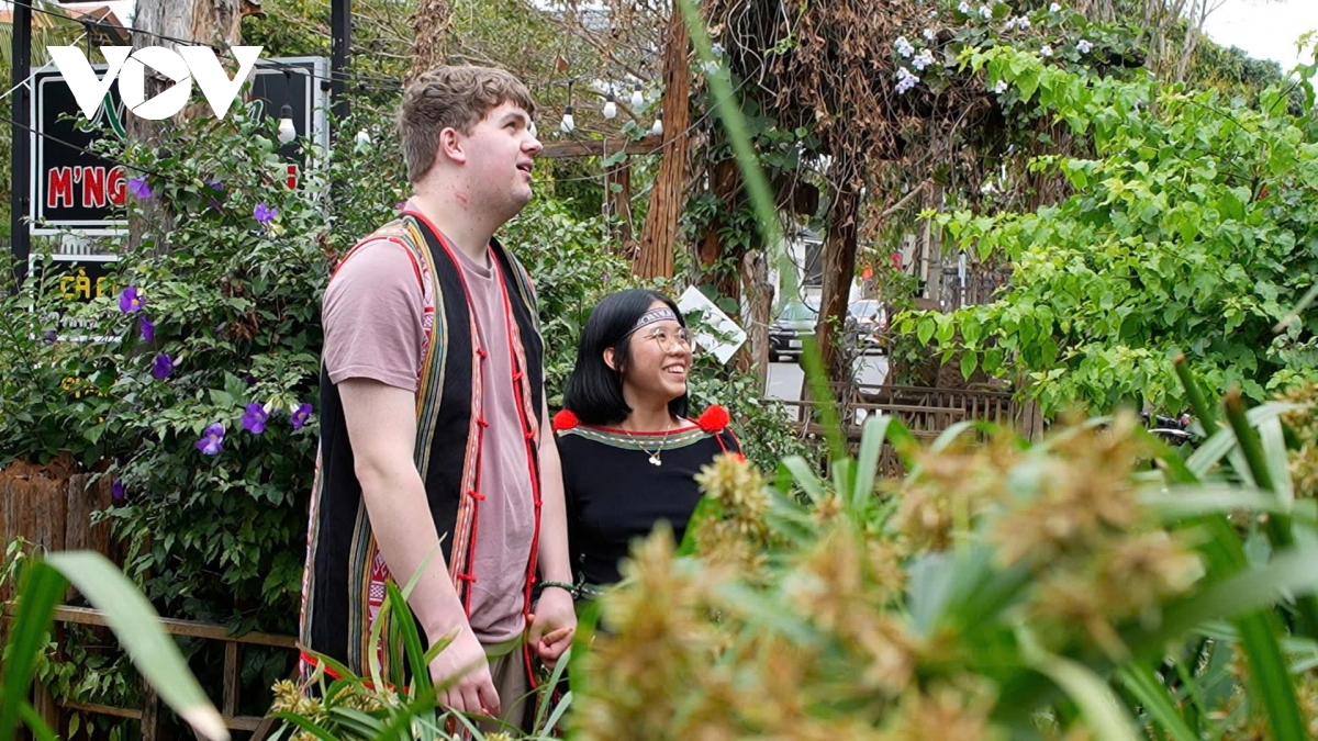 co gai Ede hien dai hoa tho cam hinh anh 3