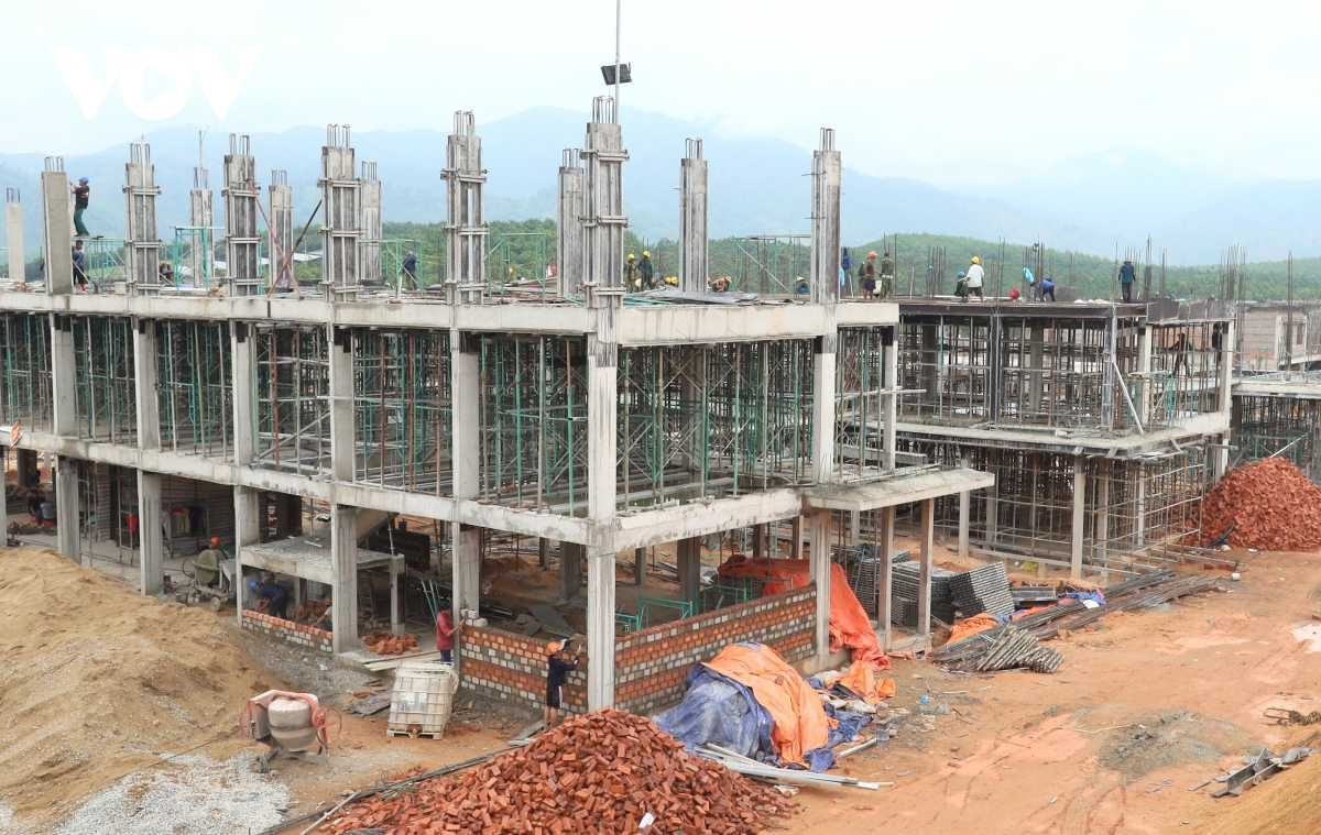 xuyen le xay dung truong noi bien gioi quang ngai hinh anh 1