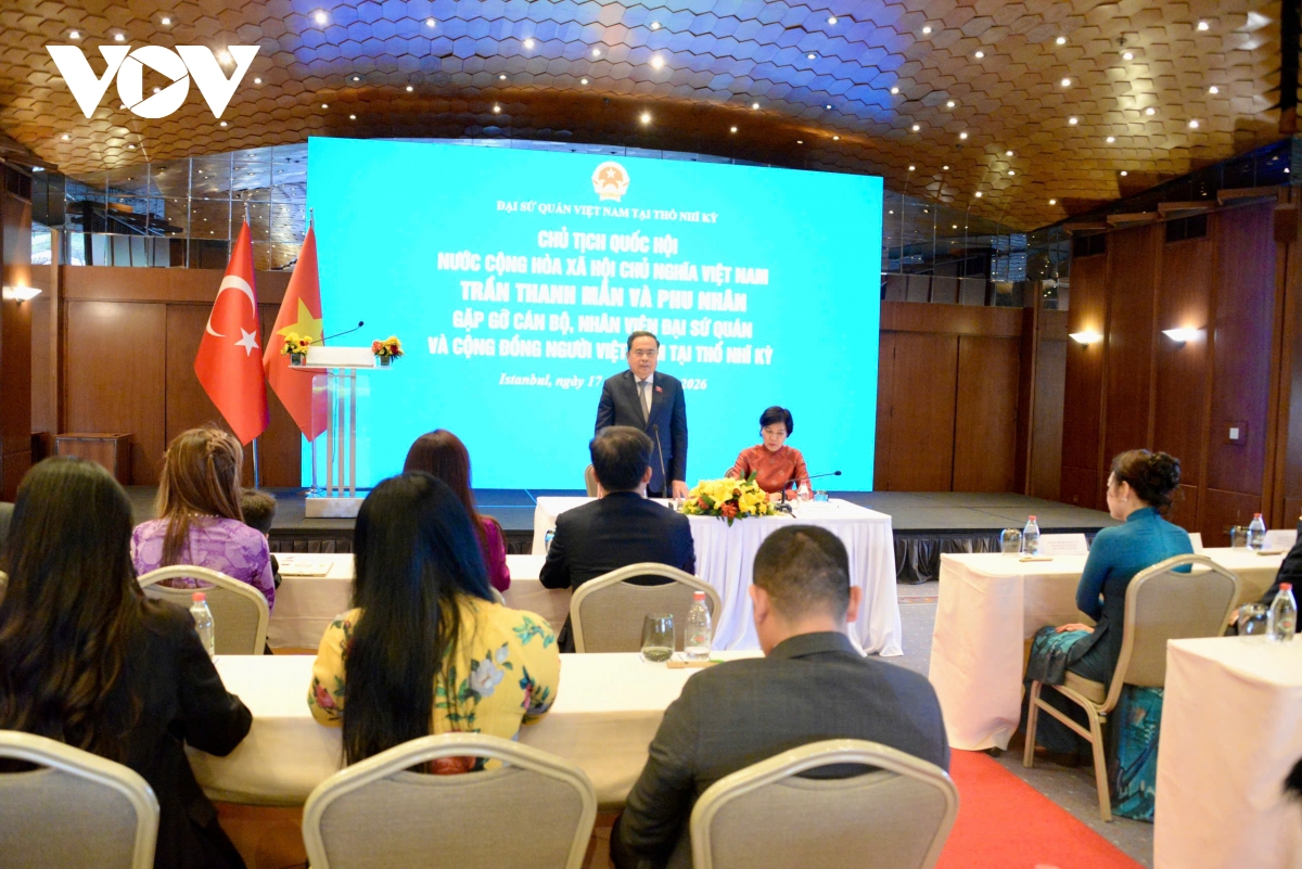 chu tich quoc hoi tran thanh man gap cong dong nguoi viet nam tai tho nhi ky hinh anh 1