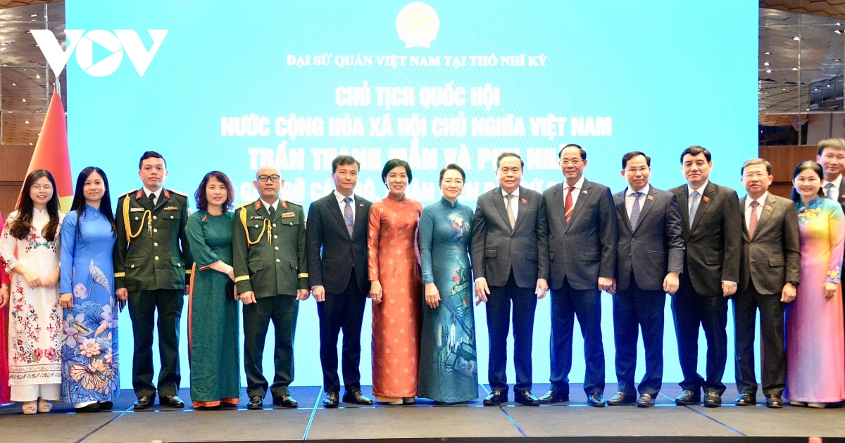 chu tich quoc hoi tran thanh man gap cong dong nguoi viet nam tai tho nhi ky hinh anh 2