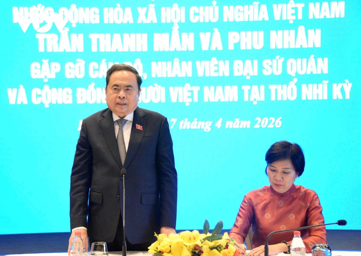 chu tich quoc hoi tran thanh man gap cong dong nguoi viet nam tai tho nhi ky hinh anh 7