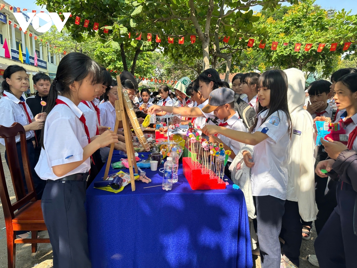 ngay sach va van hoa doc 2026 voi chu de sach va khat vong vuot song hinh anh 2