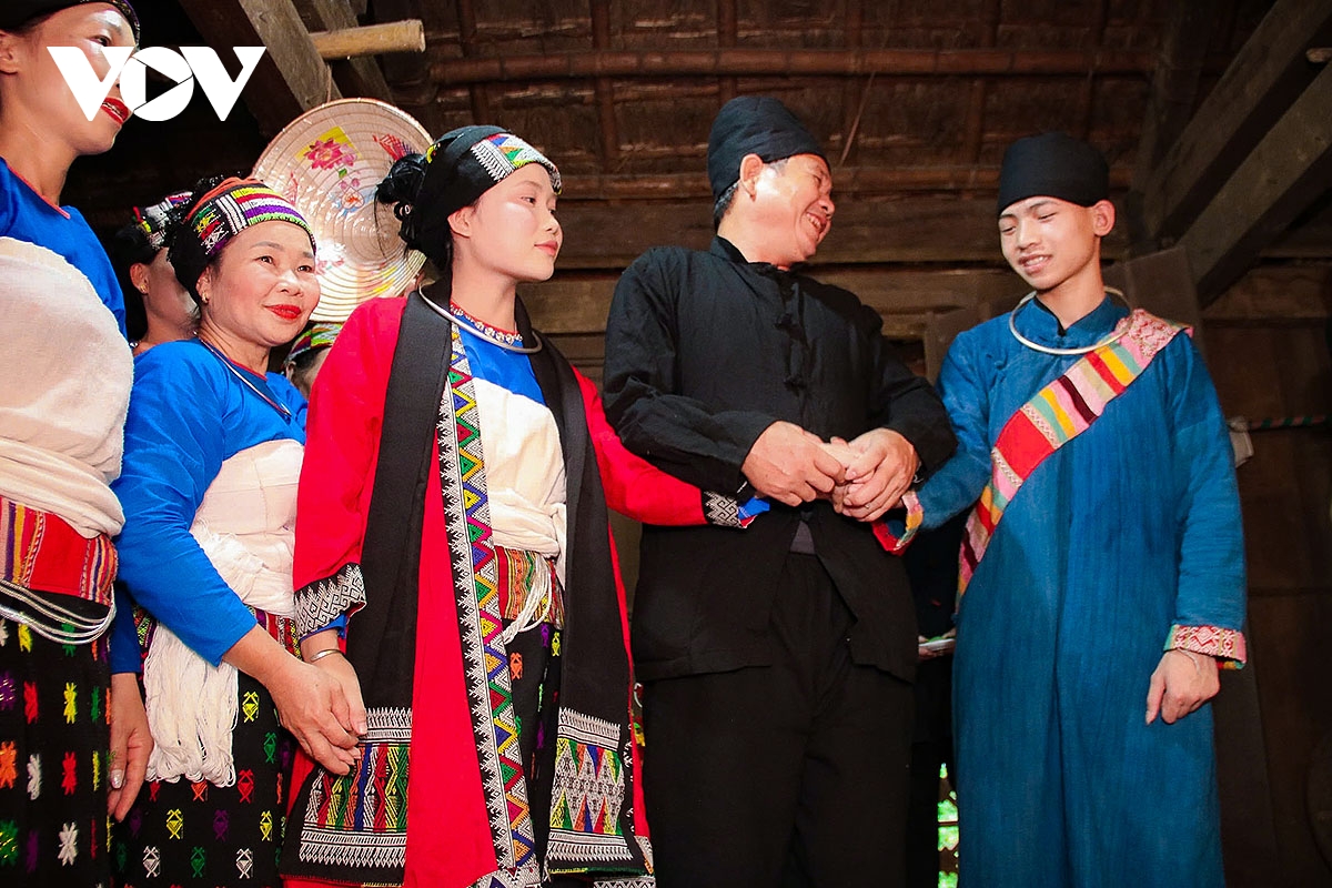 Doc dao tuc cuoi hai lan cua nguoi dan toc thai xu thanh hinh anh 10