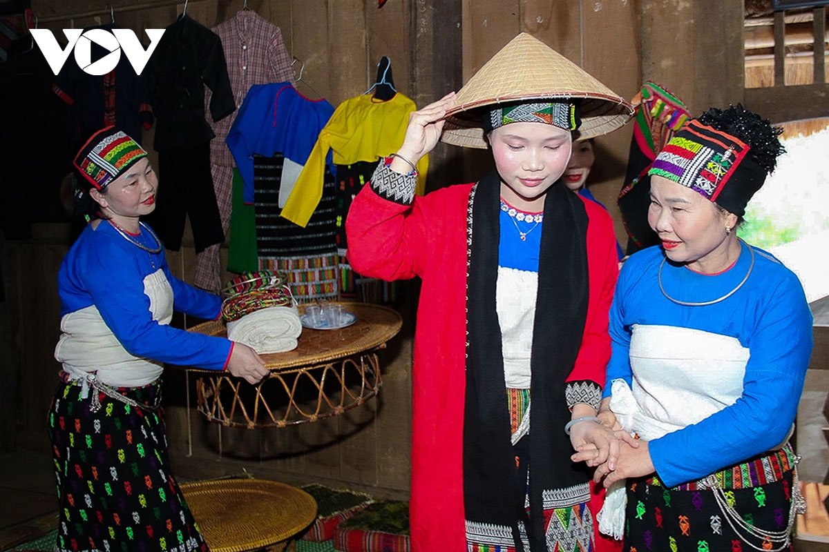 Doc dao tuc cuoi hai lan cua nguoi dan toc thai xu thanh hinh anh 12