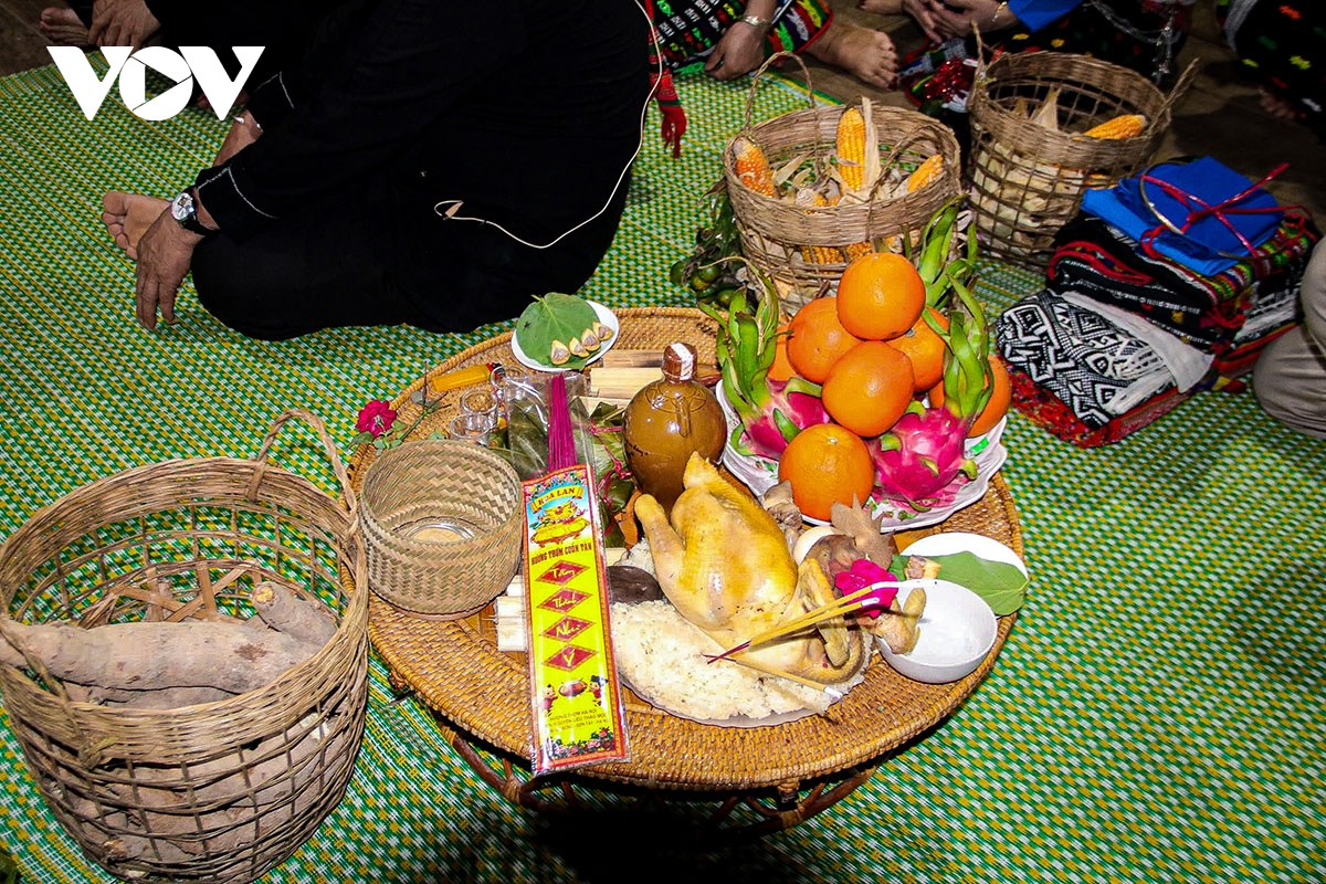 Doc dao tuc cuoi hai lan cua nguoi dan toc thai xu thanh hinh anh 15