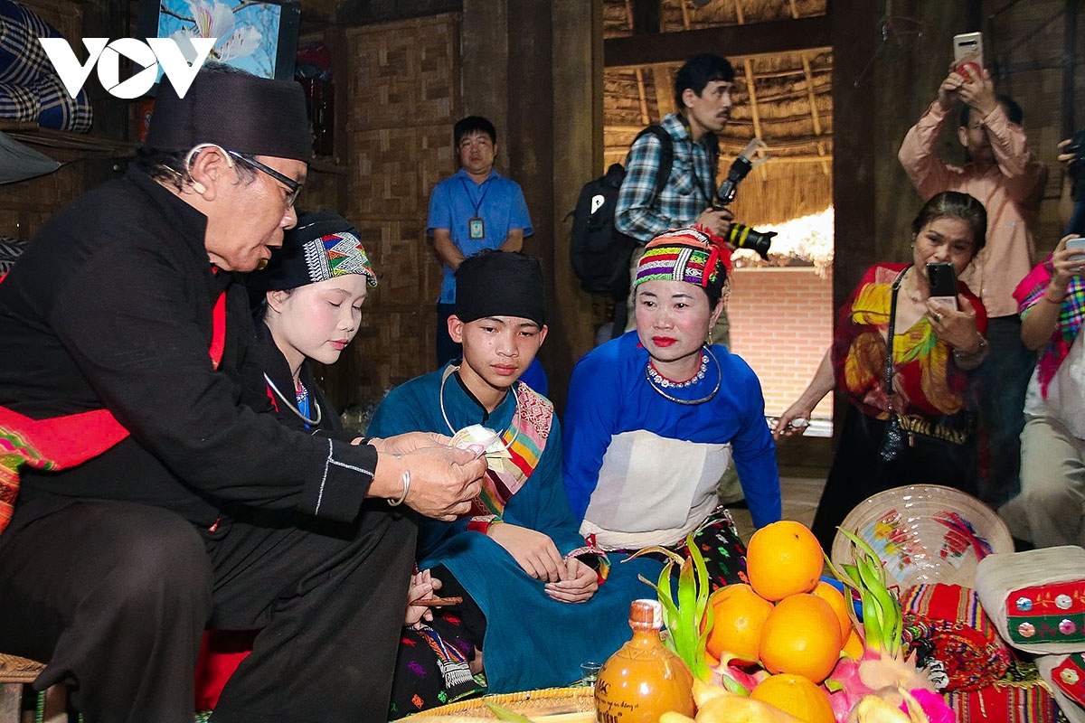 Doc dao tuc cuoi hai lan cua nguoi dan toc thai xu thanh hinh anh 16