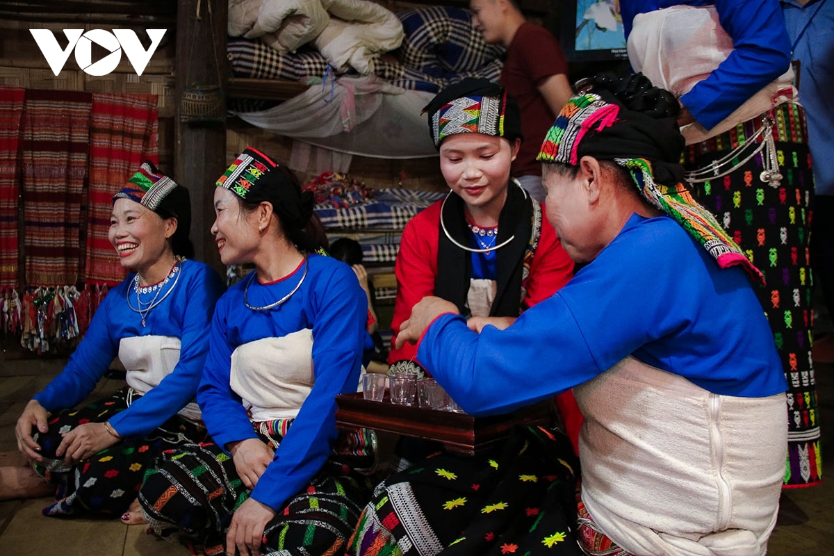Doc dao tuc cuoi hai lan cua nguoi dan toc thai xu thanh hinh anh 17