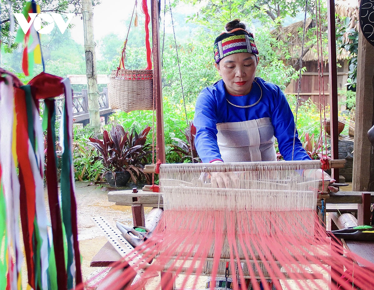 Doc dao tuc cuoi hai lan cua nguoi dan toc thai xu thanh hinh anh 2
