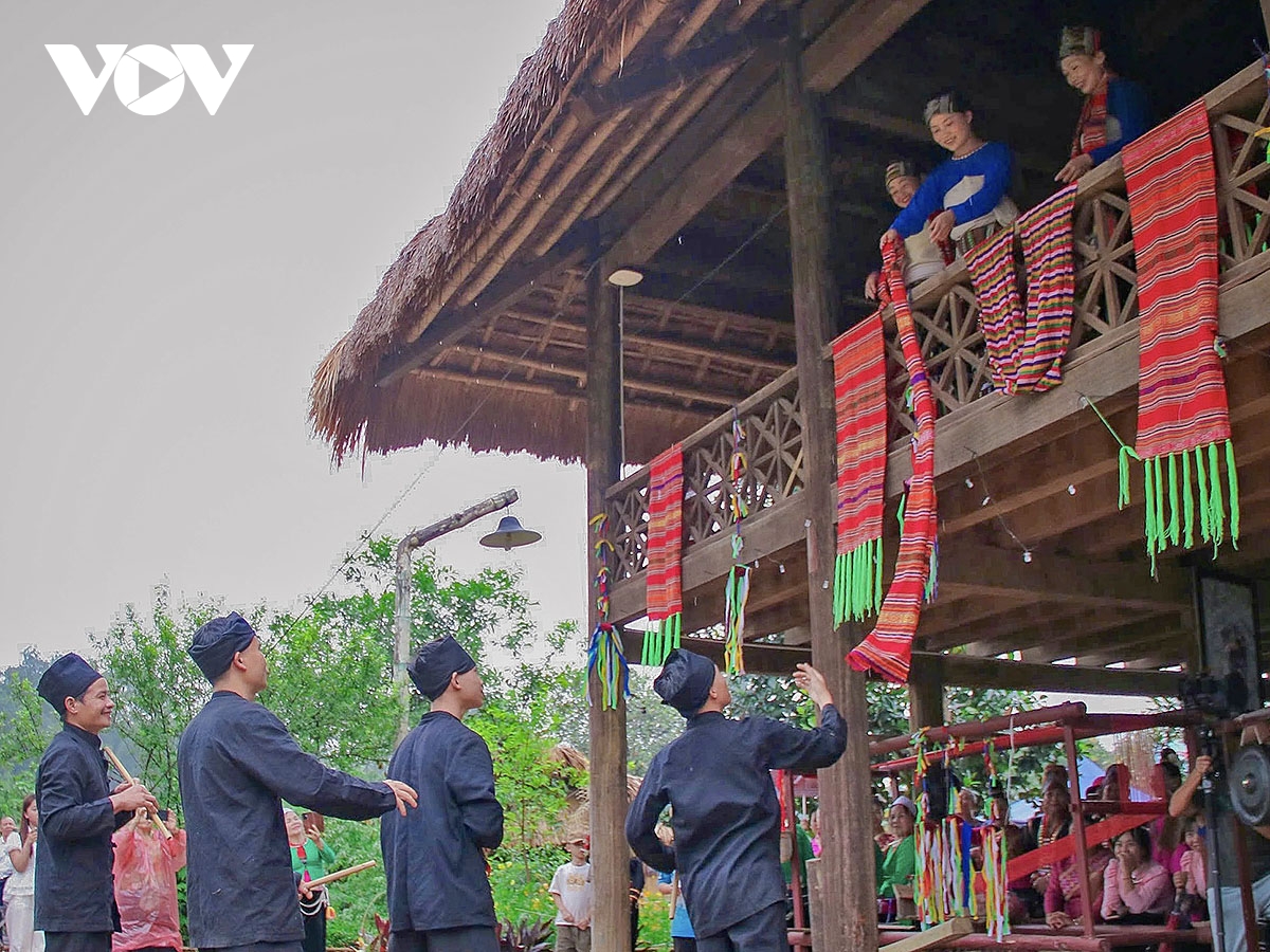 Doc dao tuc cuoi hai lan cua nguoi dan toc thai xu thanh hinh anh 3