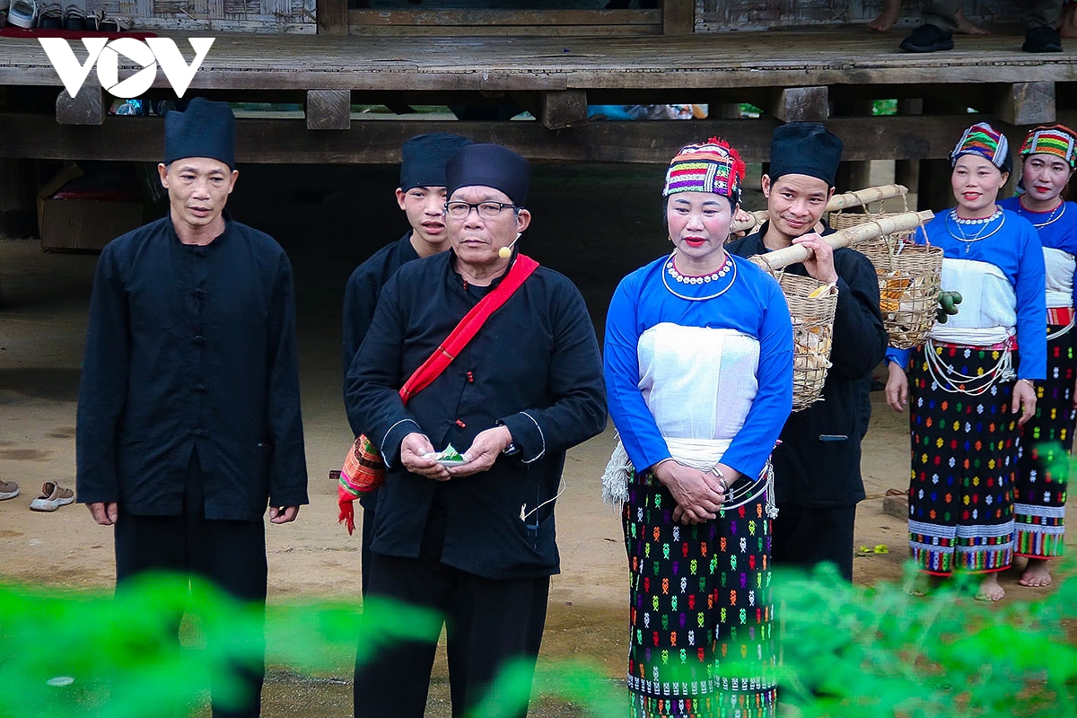 Doc dao tuc cuoi hai lan cua nguoi dan toc thai xu thanh hinh anh 4