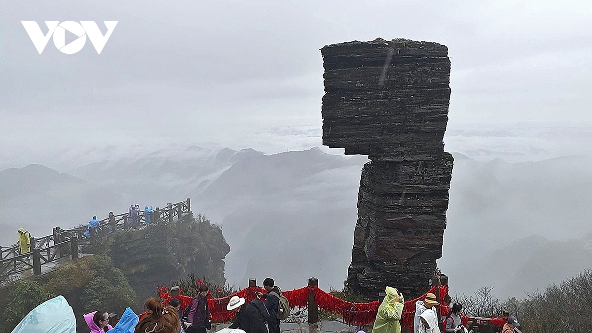 nui pham tinh mot trong ngu dai danh son phat giao o trung quoc hinh anh 3