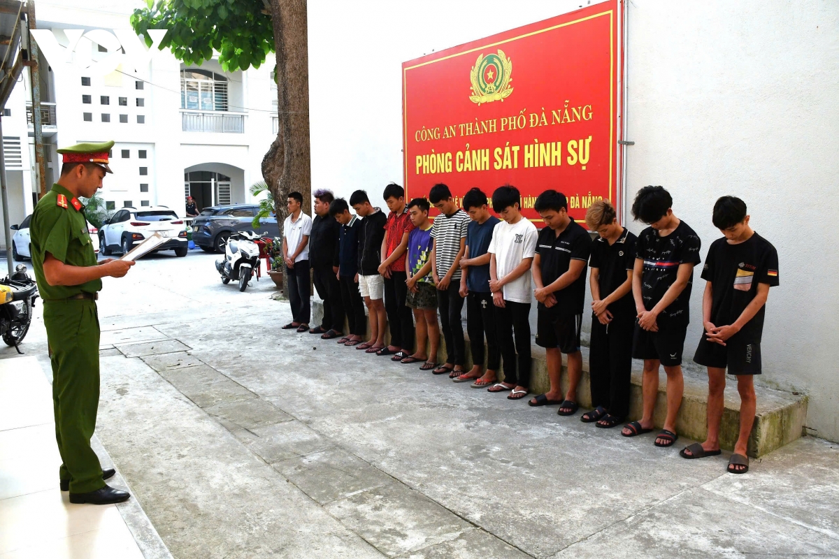 Da nang khoi to 9 doi tuong gay roi trat tu cong cong tren duong 2 thang 9 hinh anh 1