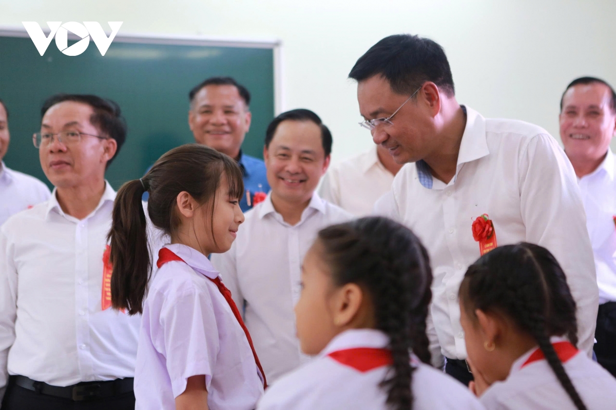 Da nang ban giao truong huu nghi cho hoi nguoi viet tinh salavanh hinh anh 2