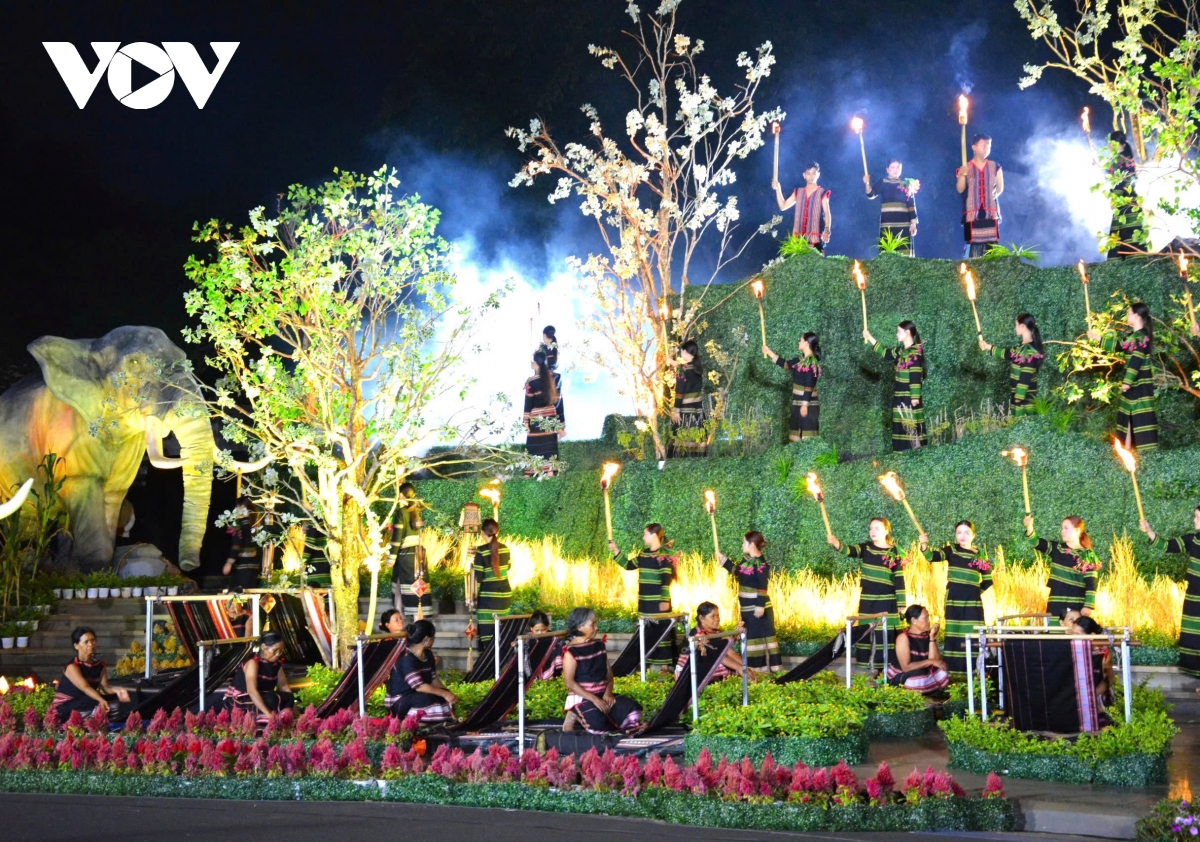 chuong trinh nghe thuat Dai ngan reo ton vinh suc manh dai doan ket cac dan toc hinh anh 3