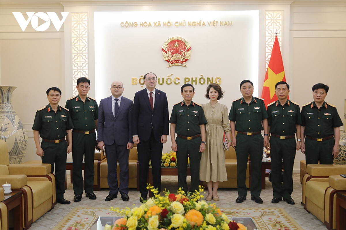 Dai tuong phan van giang tiep Dai su armenia tai viet nam hinh anh 2