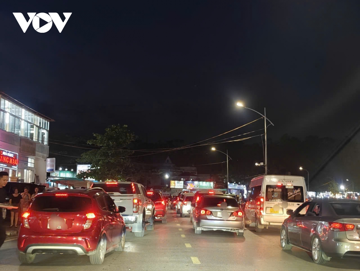 hai phong cat ba, Do son soi dong ngay dau ky nghi le hinh anh 3