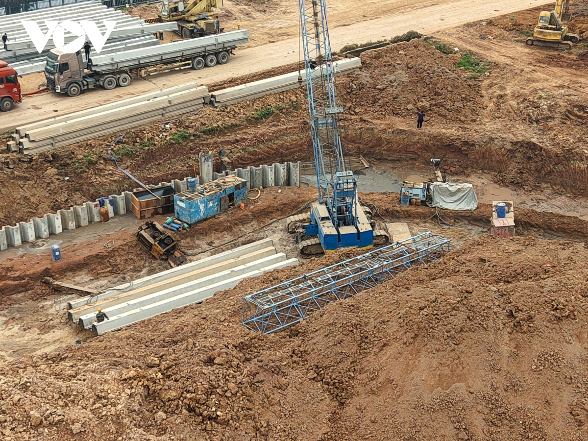 Nhịp thi công hối hả trên công trường 1.100 tỷ chống ngập của Hà Nội