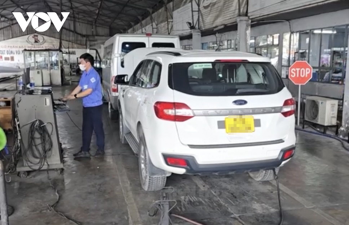 Dap het ga khi dang kiem bat dong giua hiep hoi van tai va co quan dang kiem hinh anh 1