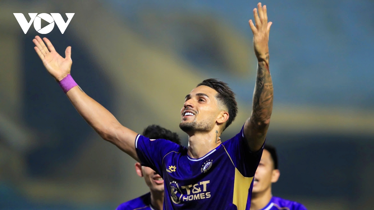 Hoàng Hên giữ đúng lời hứa, hành động “đốn tim” sau màn trình diễn chói sáng