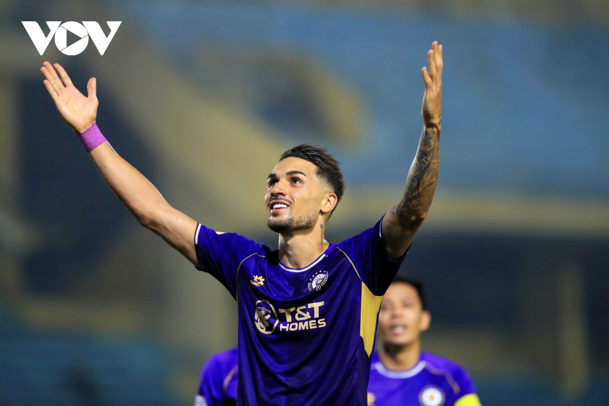 hoang hen giu dung loi hua, hanh dong don tim sau man trinh dien choi sang hinh anh 1