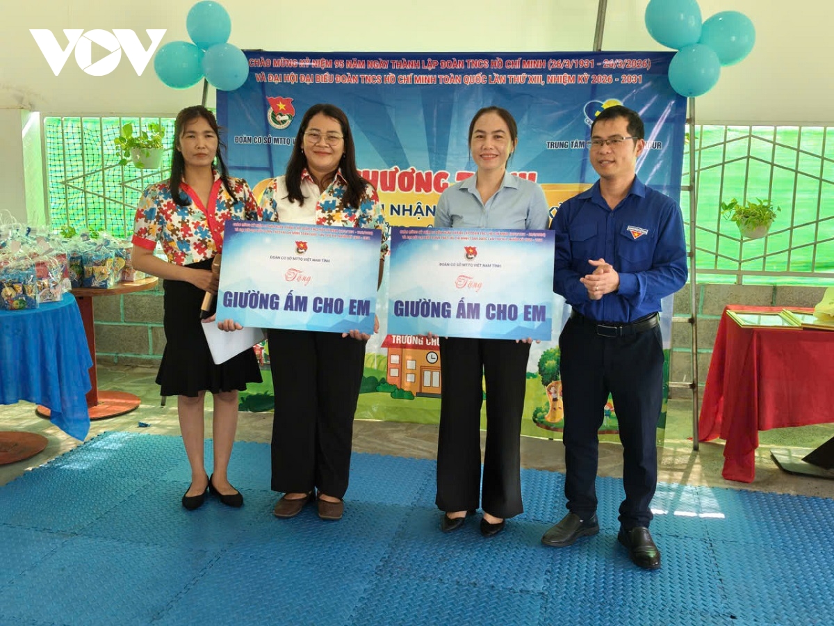 nhung co giao cham den voi nhung dua tre thiet thoi bang ca trai tim hinh anh 5