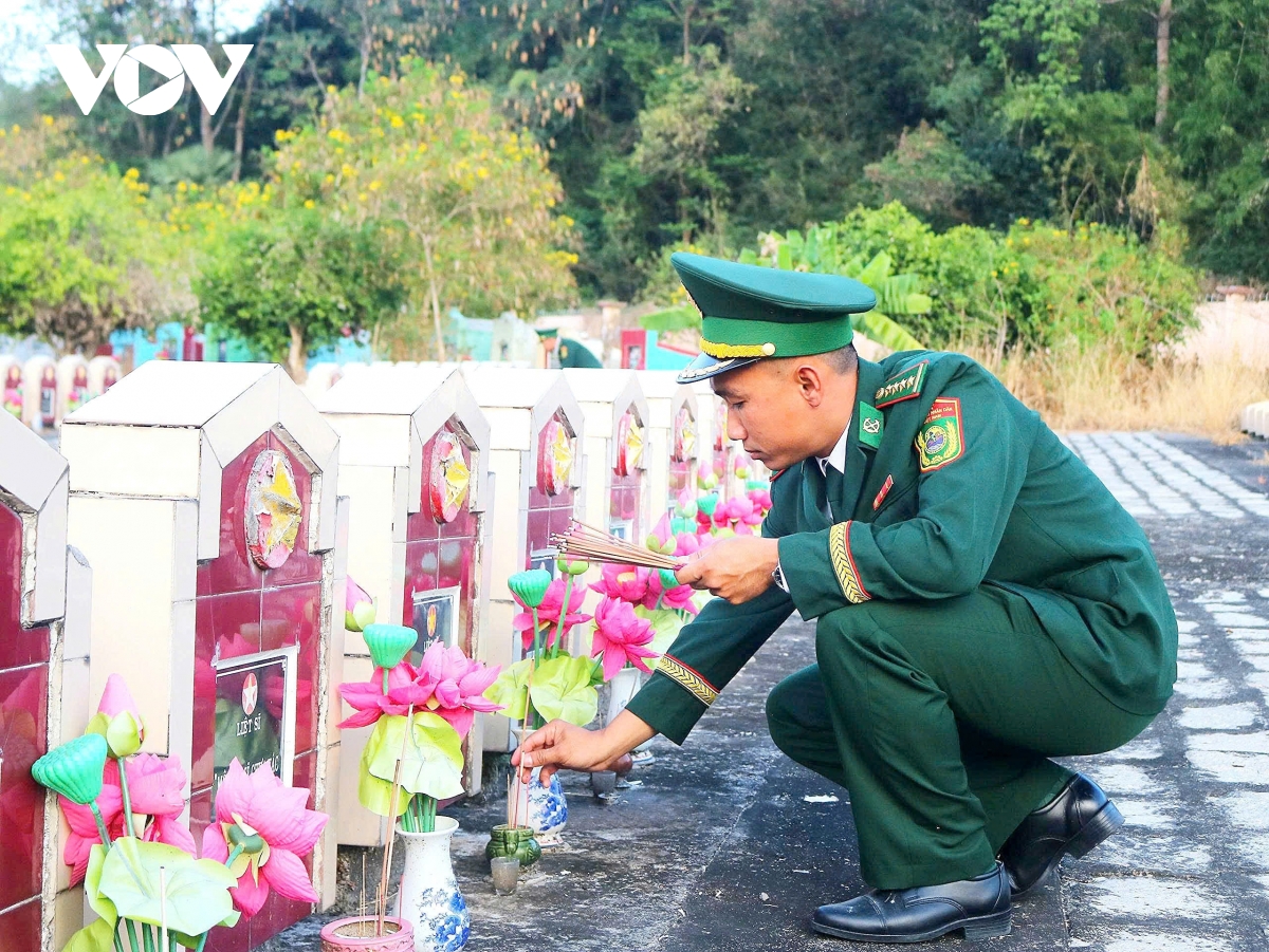 tuoi tre tinh bien an giang tuong niem, tri an cac anh hung liet si hinh anh 1