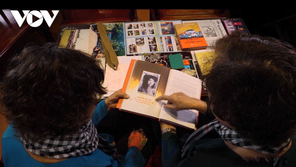 nhung bong hong thep tren vung dat lua thu dau mot hinh anh 6