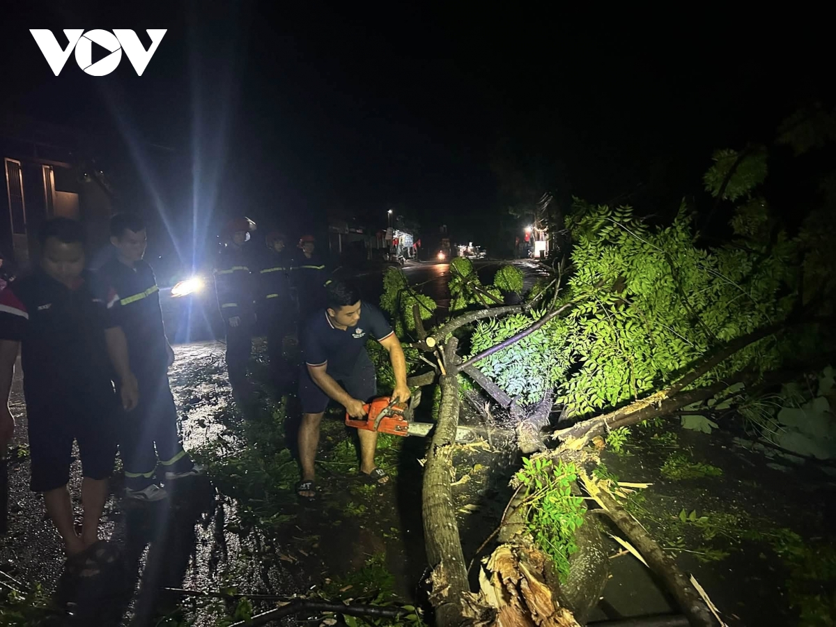 lao cai khan truong khac phuc hau qua mua dong hinh anh 2