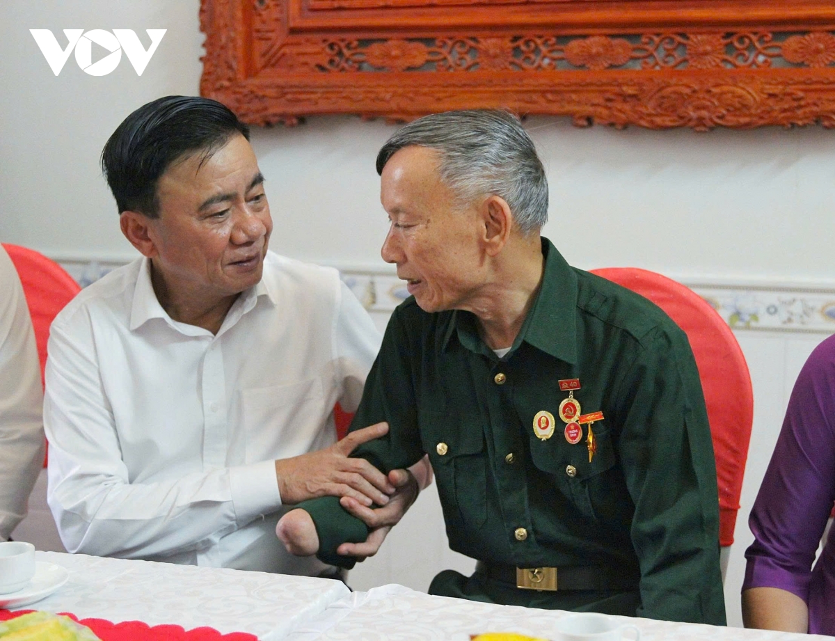 thuong truc ban bi thu dang huong tuong niem cac anh hung, liet si tai Dien bien hinh anh 3