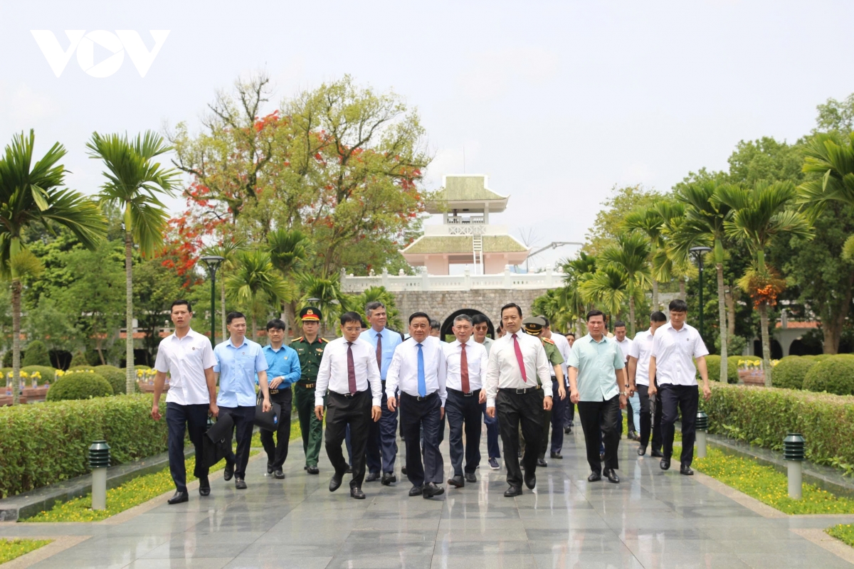 thuong truc ban bi thu dang huong tuong niem cac anh hung, liet si tai Dien bien hinh anh 2