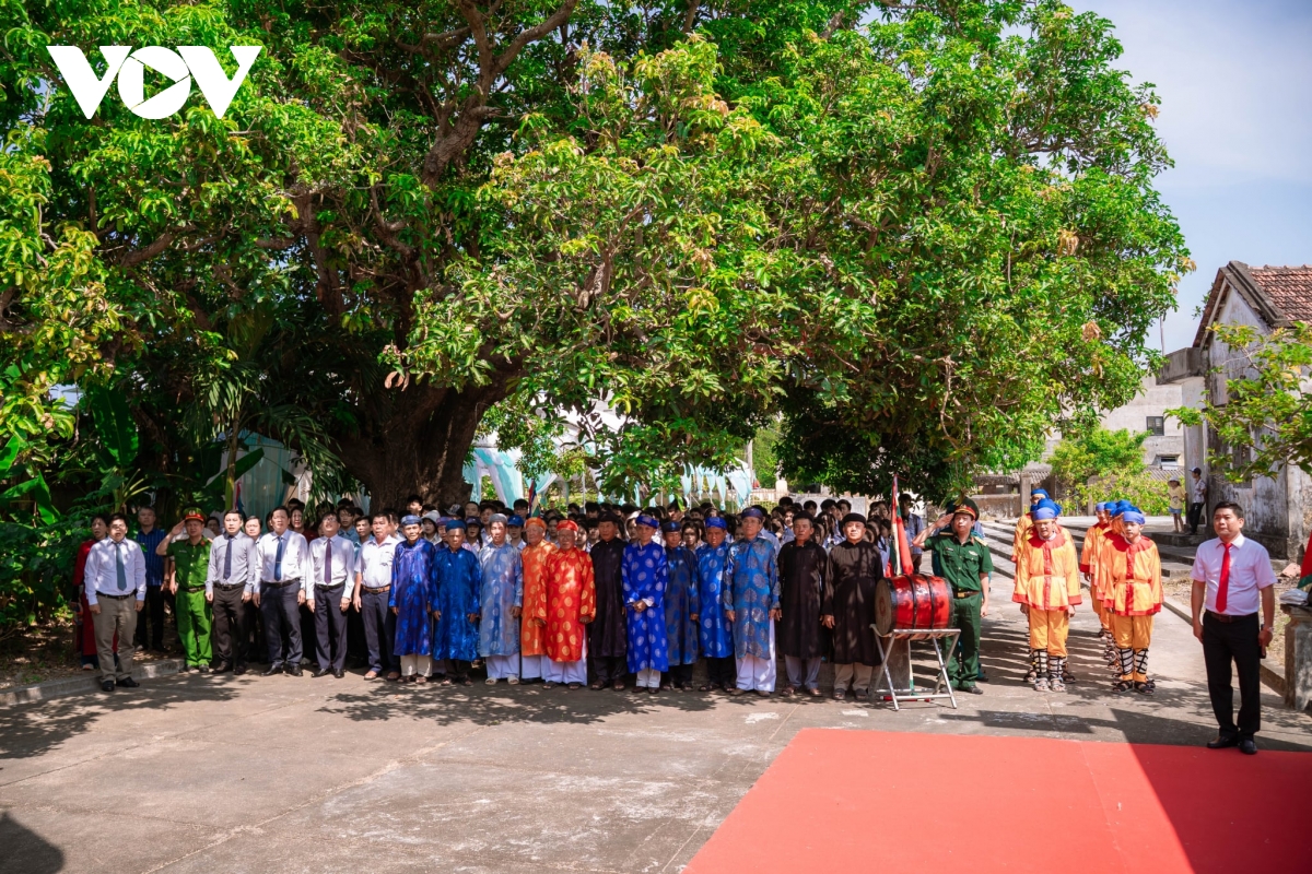 le hoi ky yen tai di tich quoc gia lam phu lam tuong nho tien nhan mo coi hinh anh 1