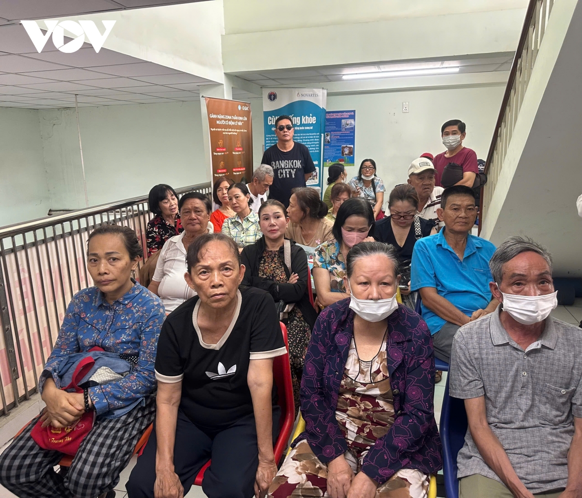 tp.hcm dong loat ra quan kham suc khoe toan dan lon nhat tu truoc den nay hinh anh 1