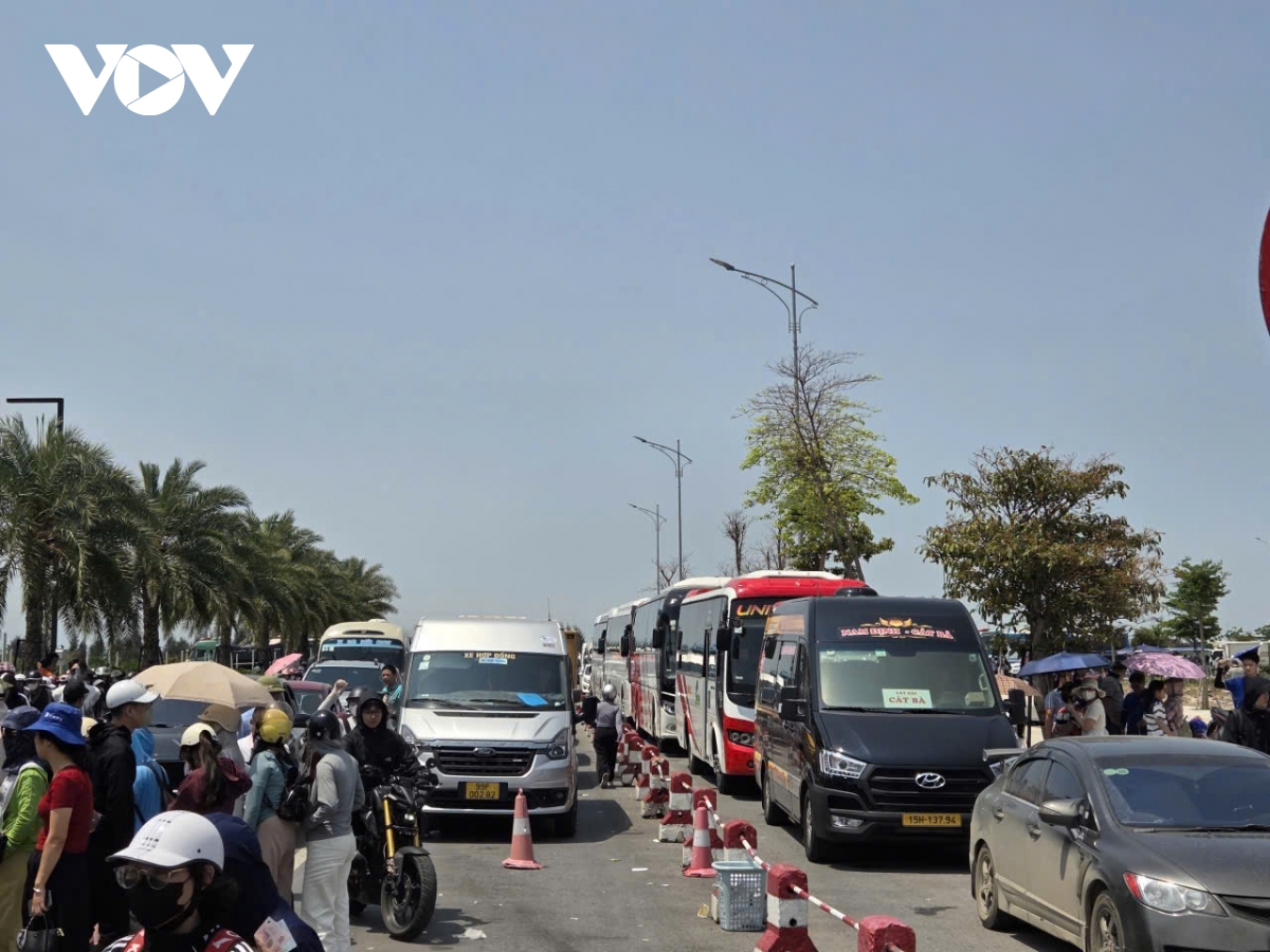 hai phong cat ba, Do son soi dong ngay dau ky nghi le hinh anh 1