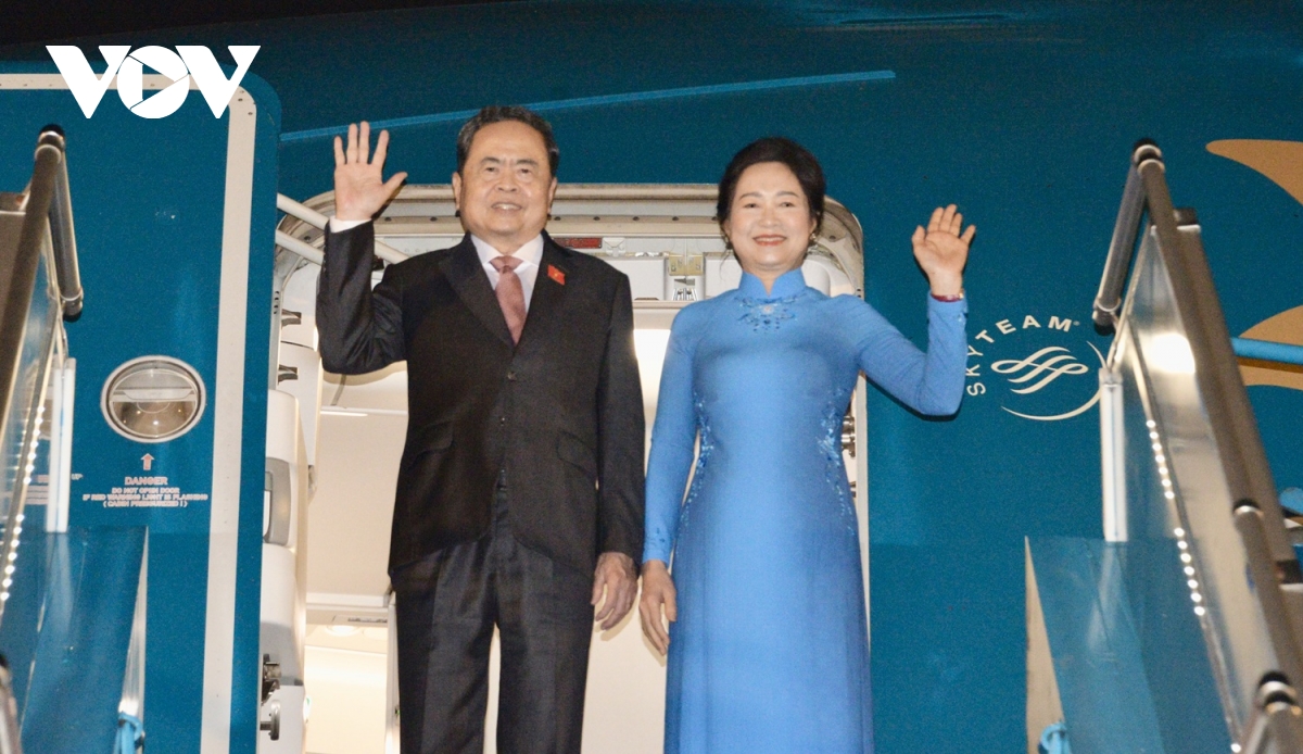 chu tich quoc hoi va phu nhan roi ha noi, tham chinh thuc italia hinh anh 2