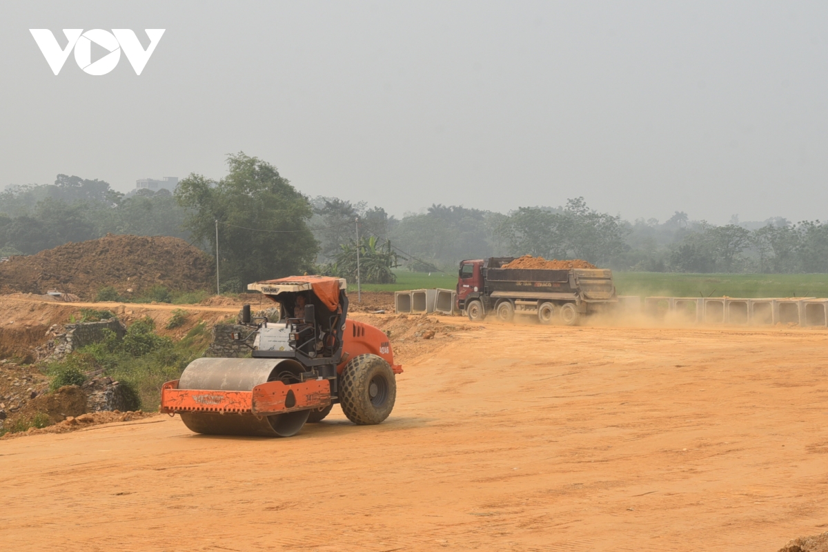 cao toc rong nhat viet nam tri gia hon 5.200 ty dong dang tang toc ve dich hinh anh 11