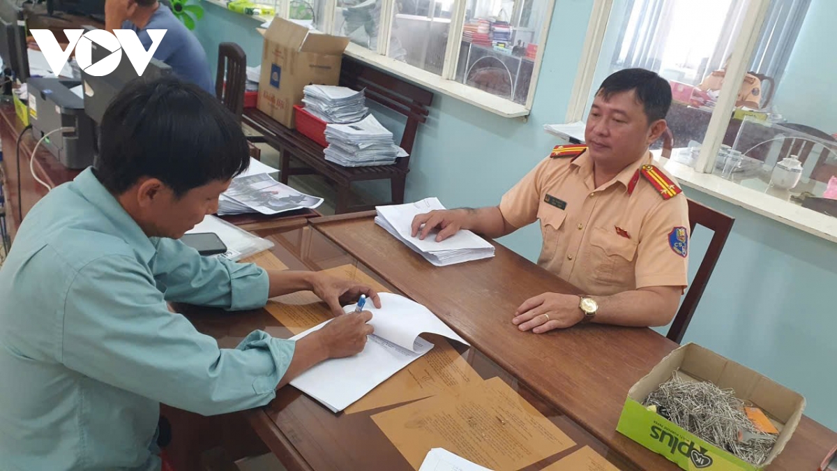 xu phat hai tai xe dieu khien phuong tien chay nguoc chieu o Dong thap hinh anh 1