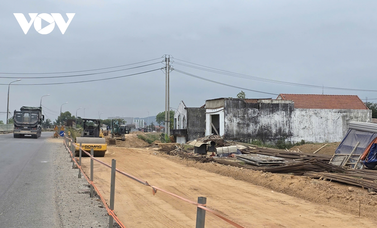 duoi da len, tren bao... cho, dan co dat tai dinh cu nhung chua the xay nha hinh anh 5