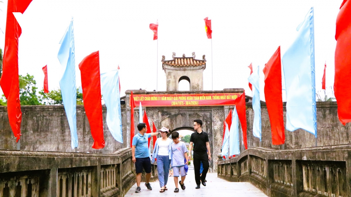 cuoc hoi ngo khong hen truoc o thanh co quang tri hinh anh 3