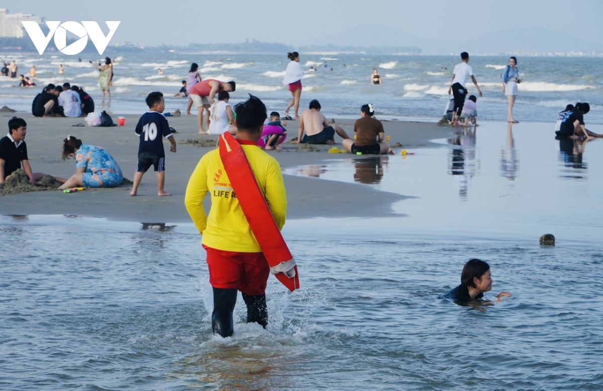 bien khu Dong tp.hcm nong truoc le 30 4 hinh anh 1