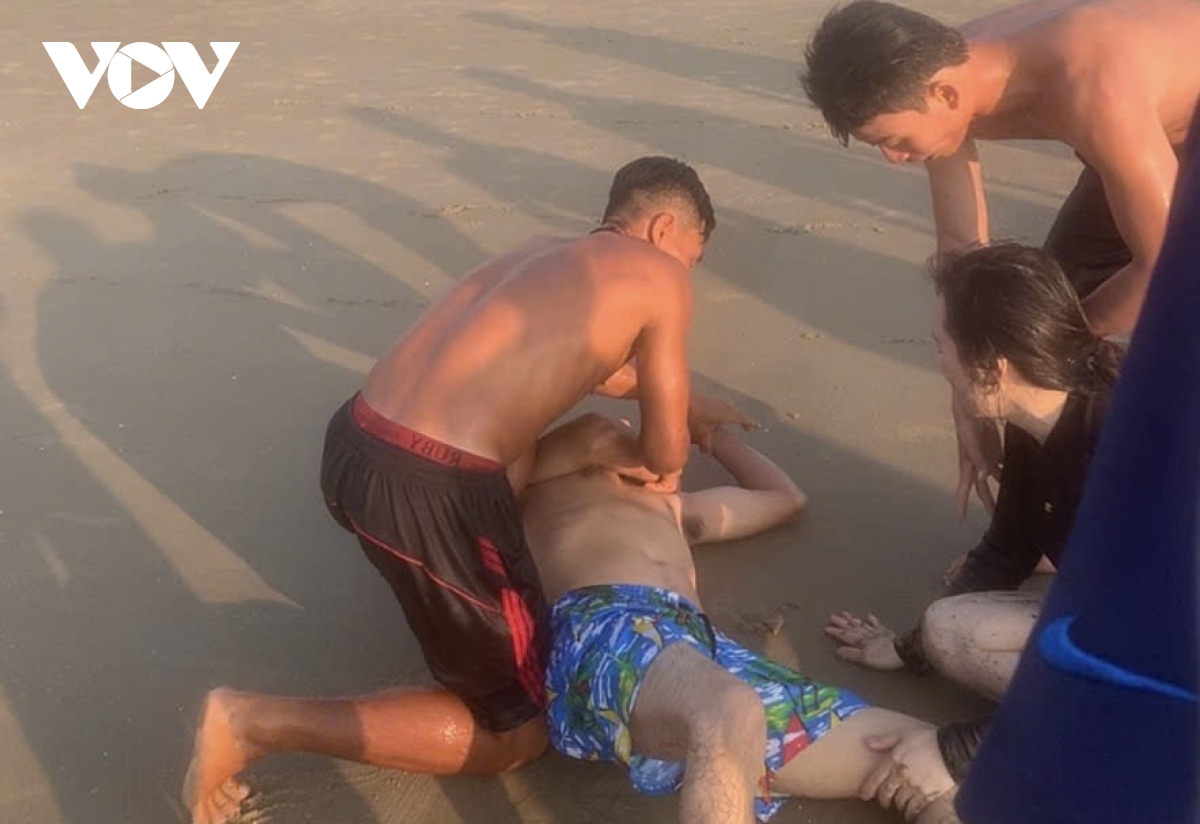 kip thoi cuu song 2 du khach Dong nai bi duoi nuoc o bien vung tau hinh anh 1