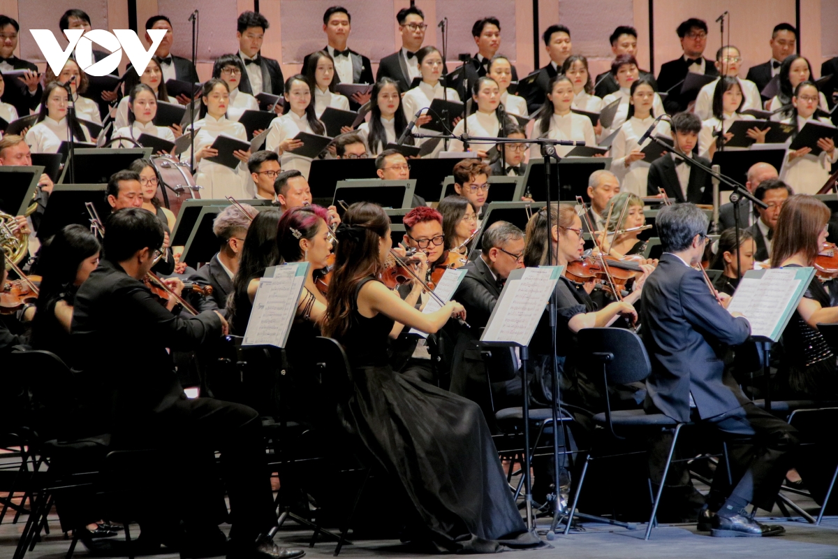  to quoc trong tim ban hoa ca xuc dong ve tinh yeu dat nuoc hinh anh 13