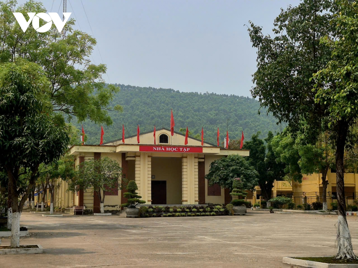 trai giam vinh quang - noi don nhung manh doi lam loi hinh anh 1